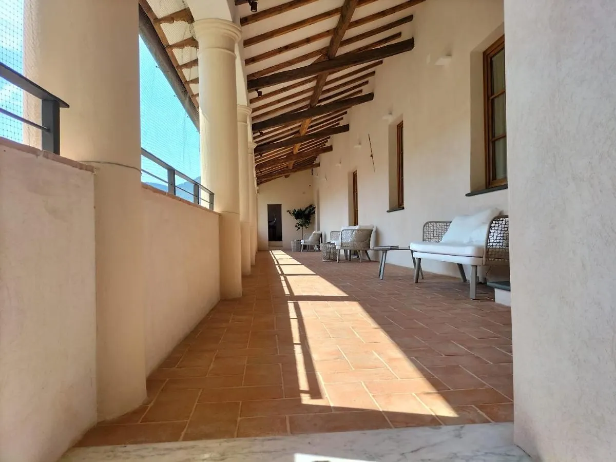 Badia Giulia Prestigious Historical B&B, Camaiore - Adults Only - No Pets Couette-café